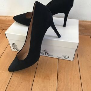 Women’s black pumps. 2 inch heel.